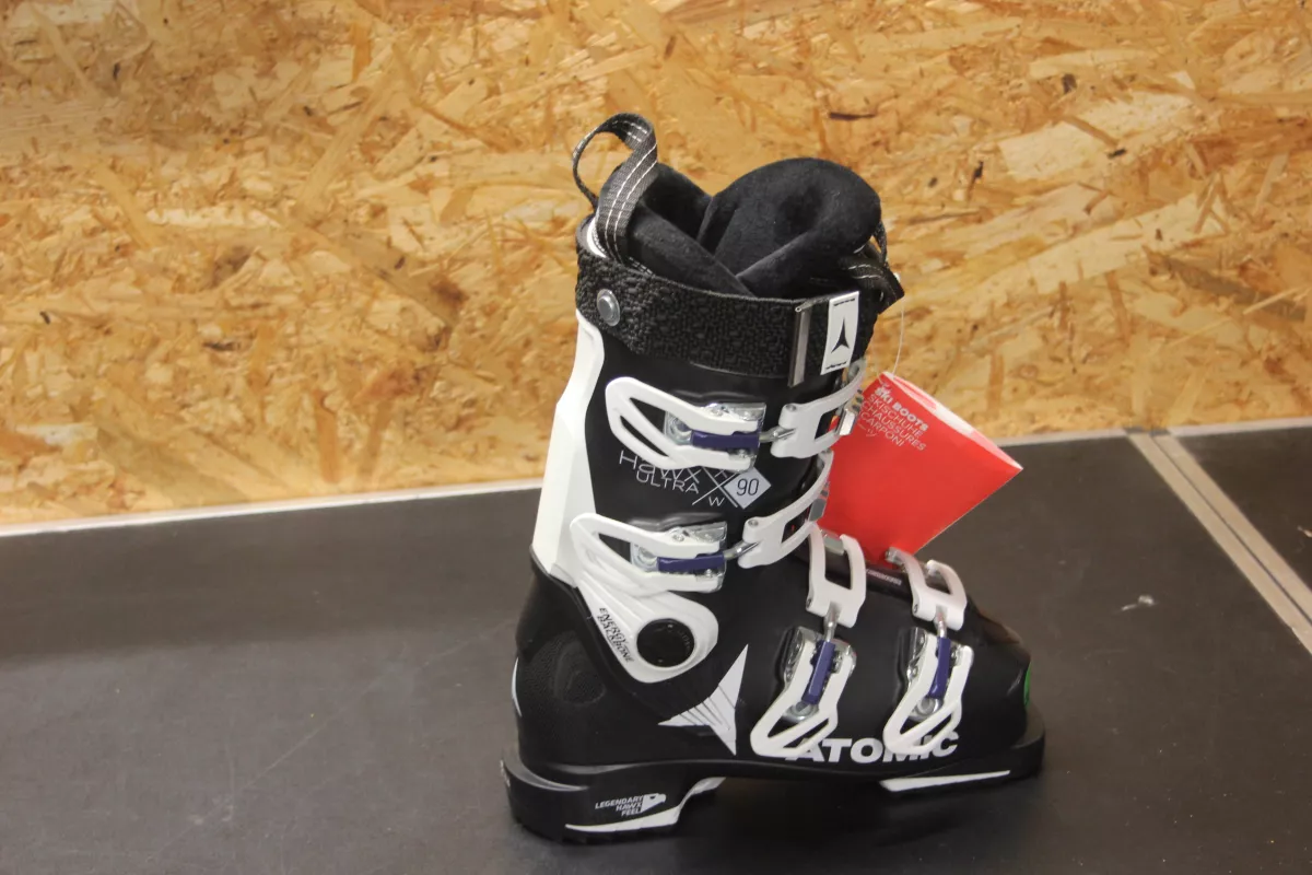 LYŽÁKY ATOMIC ULTRA 90 VEL:35 VNITŘNÍ STÉLKA 22 CM